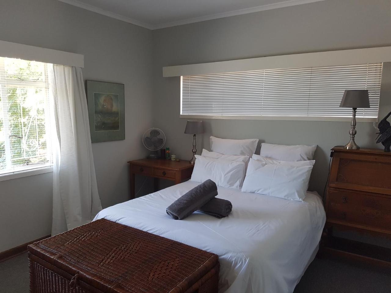 Burnham Road Suite Guest House Bulawayo Exteriör bild